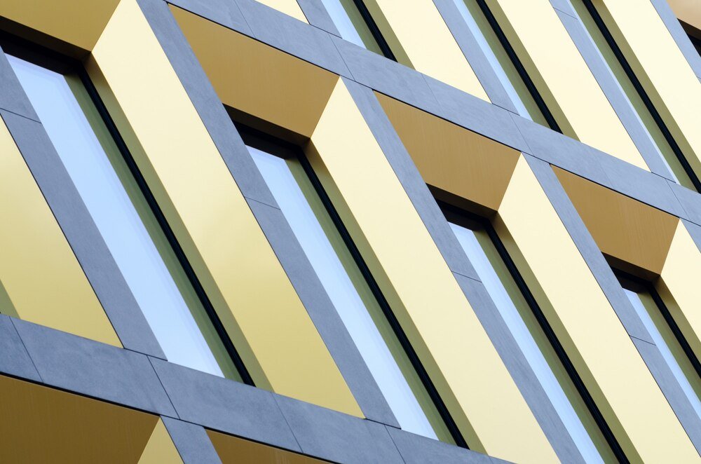 Dobór elewacji do antracytowych i białych okien – porady od architekta